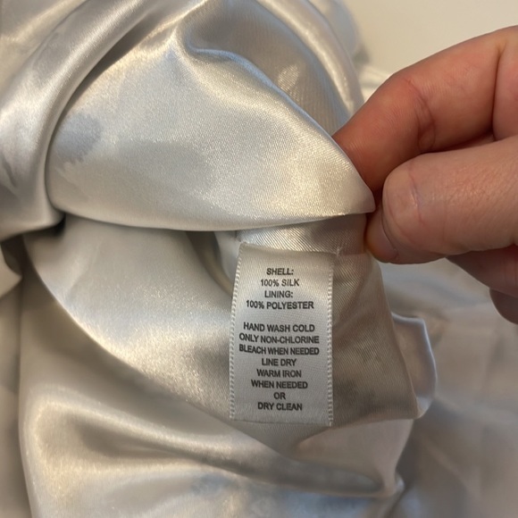 White House Black Market Black and White Floral Silk Halter Dress Size 0 - Picture 6 of 6